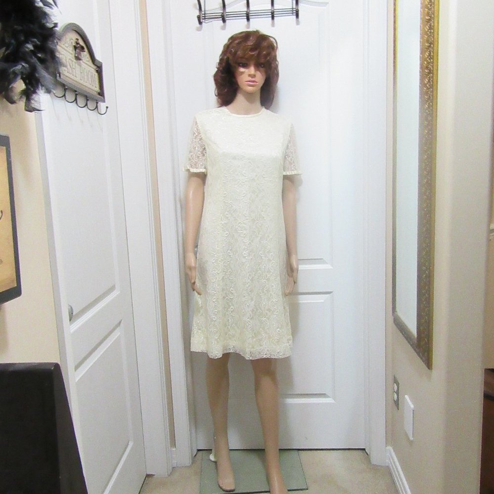 Ladies Ivory Lace Dress  Guessing approx. size small medium